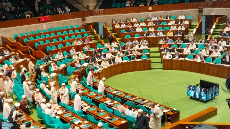 সংসদের অধিবেশন থেকে বিরোধী দলের ওয়াকআউট